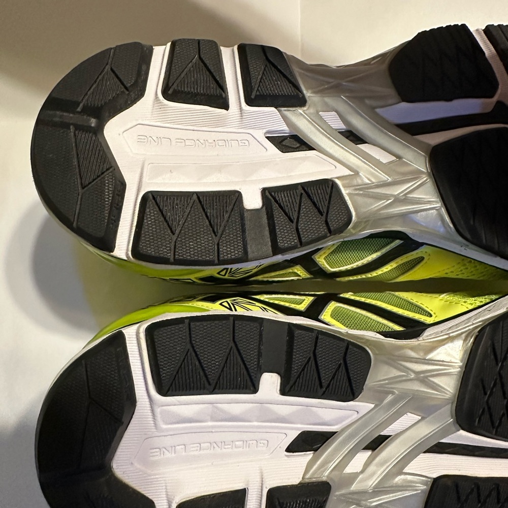 Final Price Drop Asics GT-2000 Fluorescent Yellow Running Shoes - Picture 11 of 13